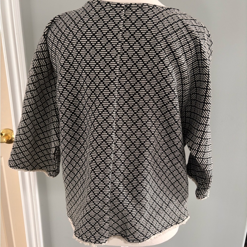 Black and White Geometric Pattern Top - Picture 2 of 5
